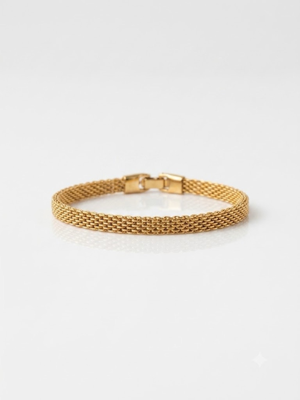 Vintage gold toned mesh bracelet